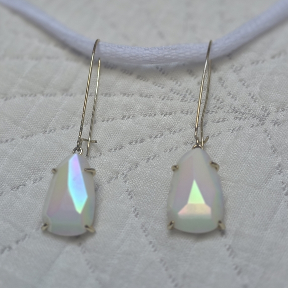 KENDRA SCOTT White Iridescent Drop Earrings - Picture 4 of 8